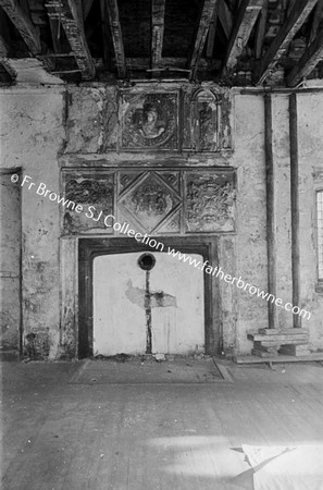 CARRICK CASTLE  BANQUET HALL  EAST FIREPLACE